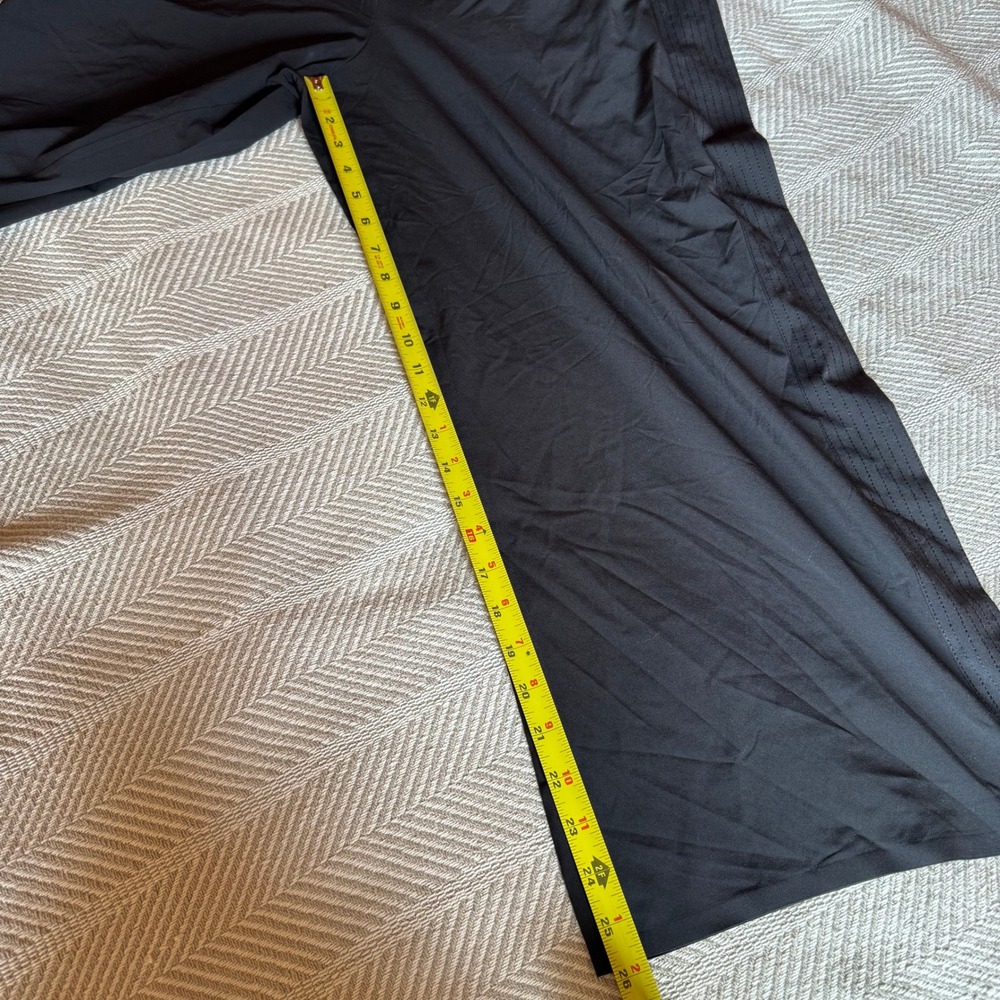 Athleta Avenue Wide Leg Crop Pant Black Size 14 Smocked Waist Travel Trousers - Picture 9 of 9